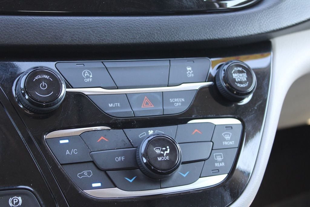 2020 Chrysler Voyager LXI