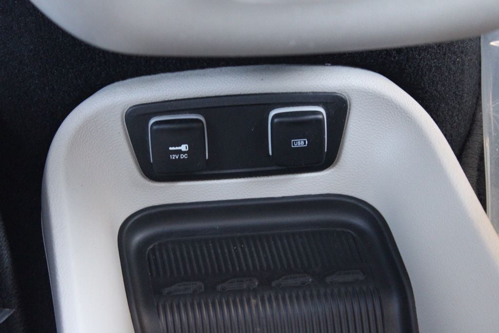 2020 Chrysler Voyager LXI