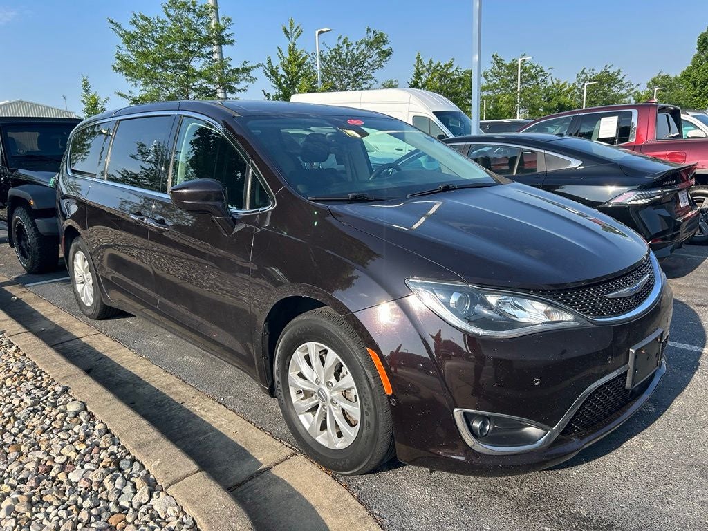 2019 Chrysler Pacifica Touring Plus's photo