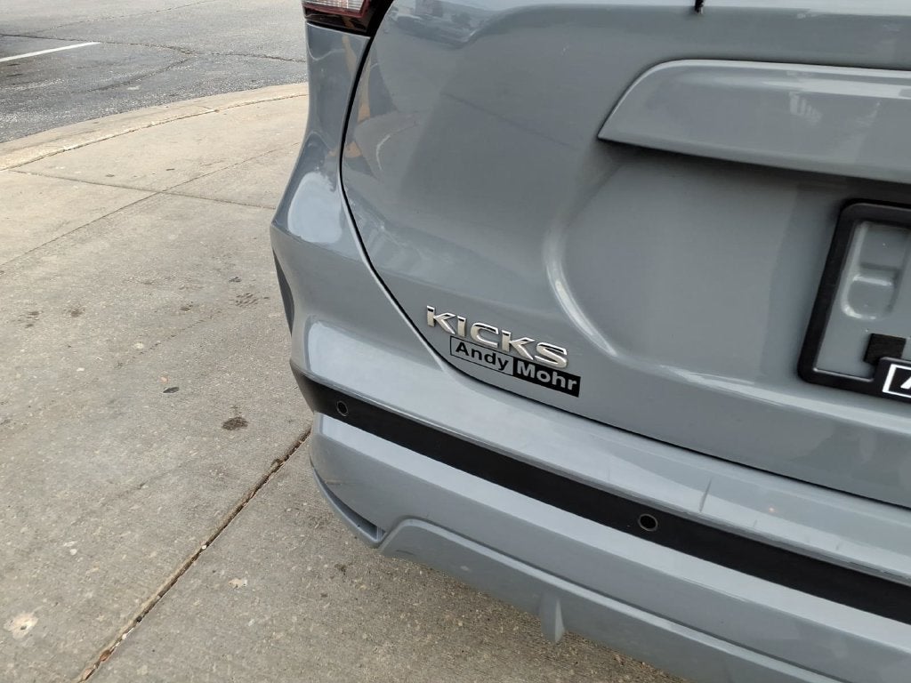 2021 Nissan Kicks SR