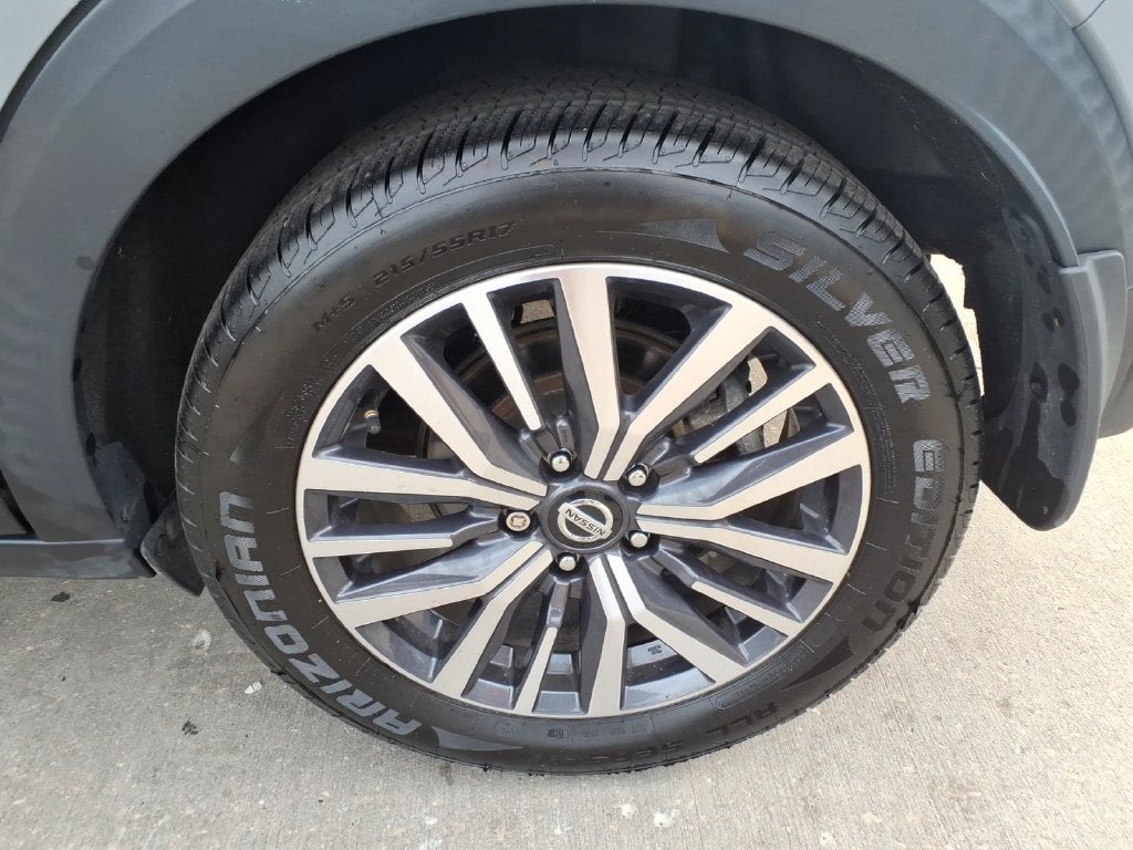 2021 Nissan Kicks SR