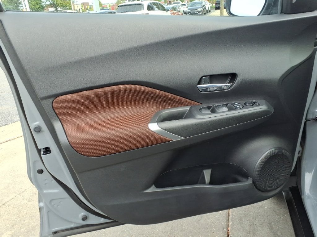 2021 Nissan Kicks SR