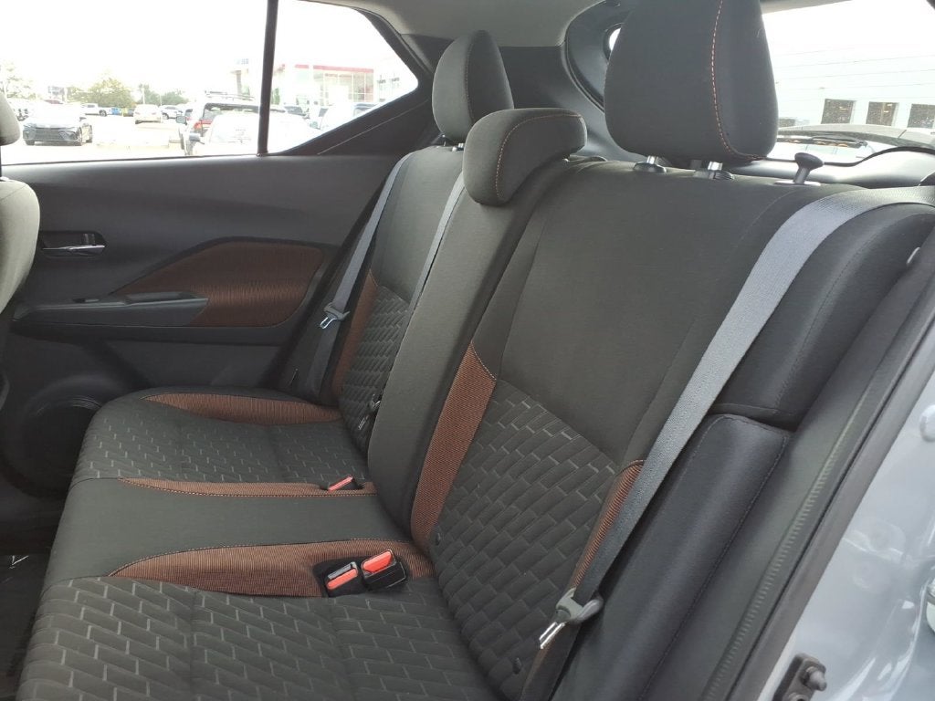 2021 Nissan Kicks SR
