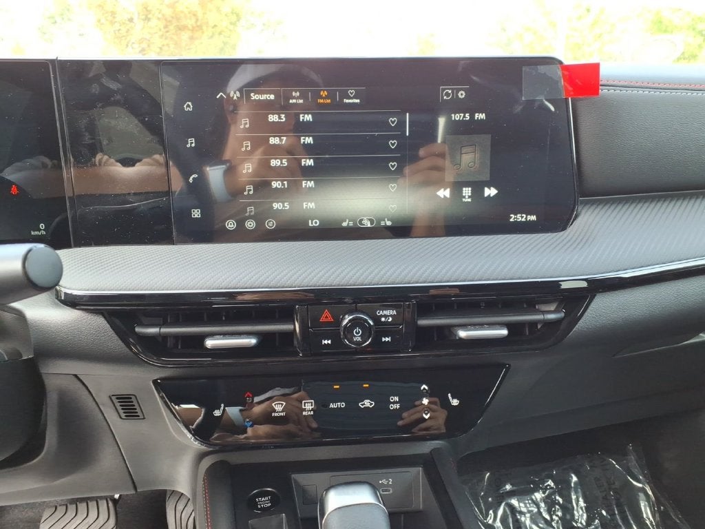 2027 Nissan Kicks SR