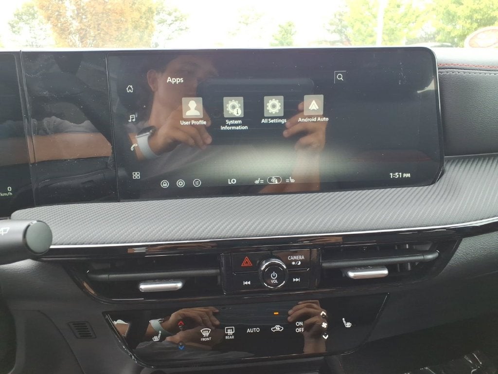 2027 Nissan Kicks SR