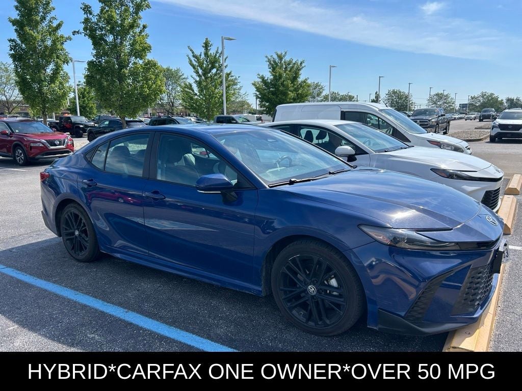 2025 Toyota Camry SE Hybrid's photo