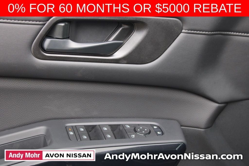 2025 Nissan Pathfinder SV