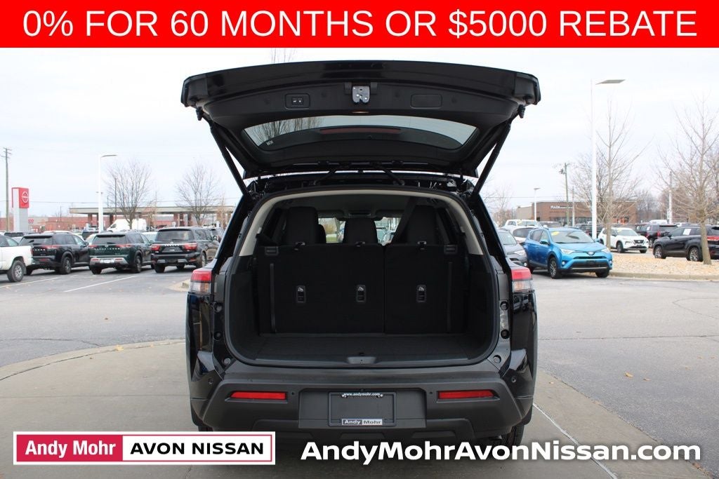 2025 Nissan Pathfinder SV