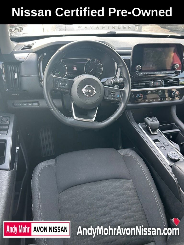 2025 Nissan Pathfinder SV