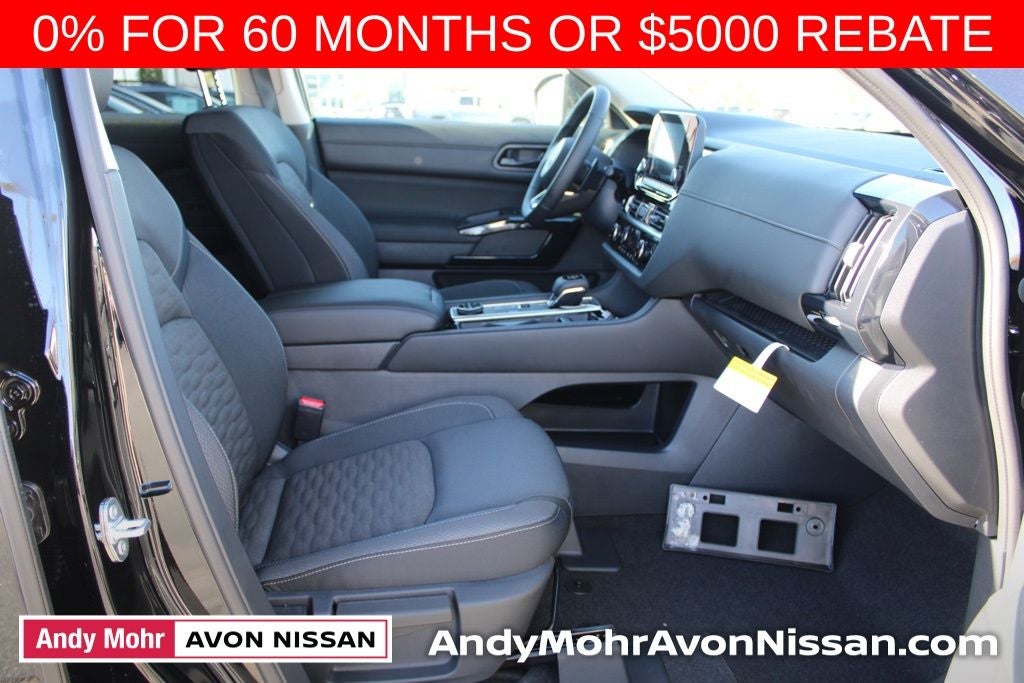 2025 Nissan Pathfinder SV