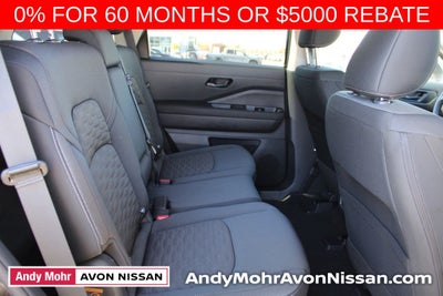 2025 Nissan Pathfinder SV