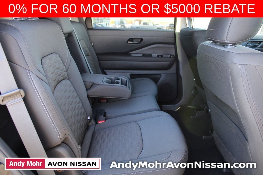 2025 Nissan Pathfinder SV