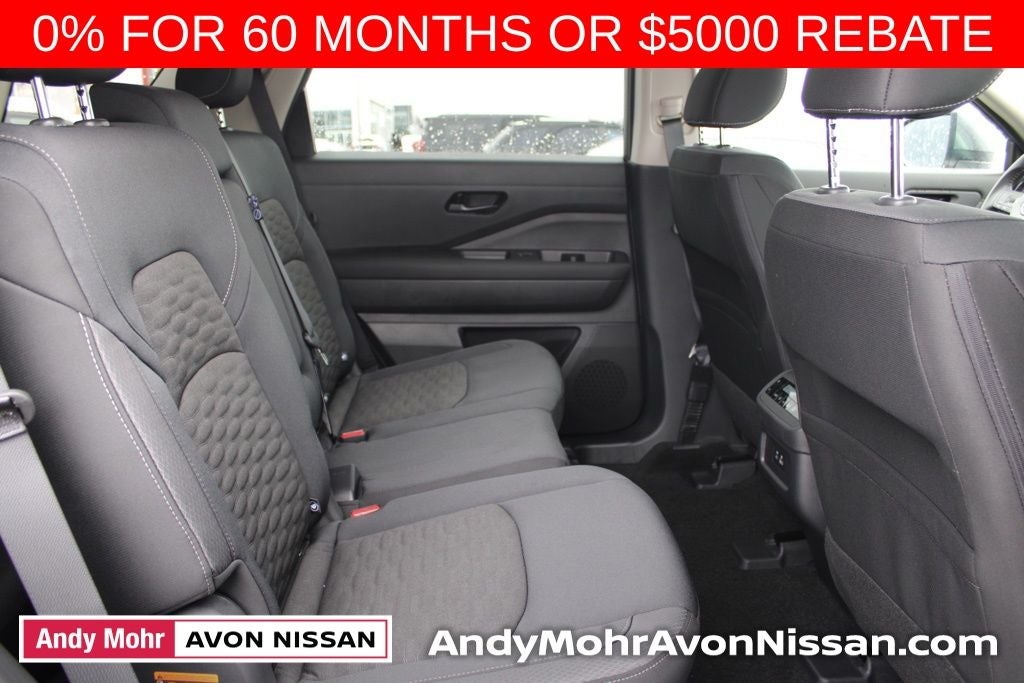 2025 Nissan Pathfinder SV