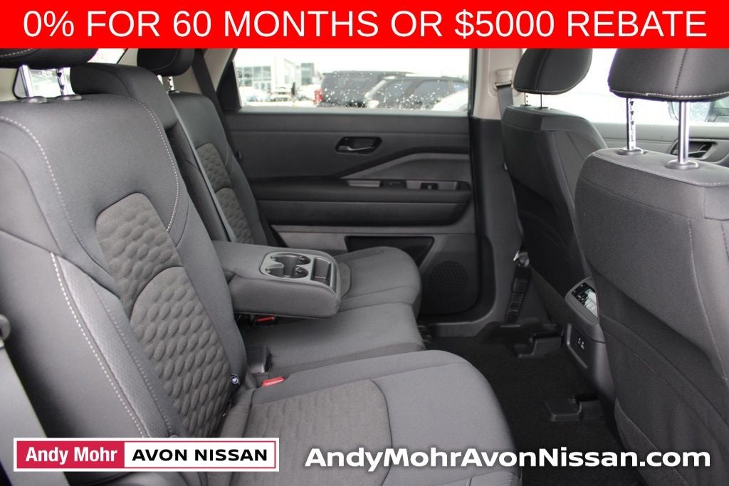 2025 Nissan Pathfinder SV