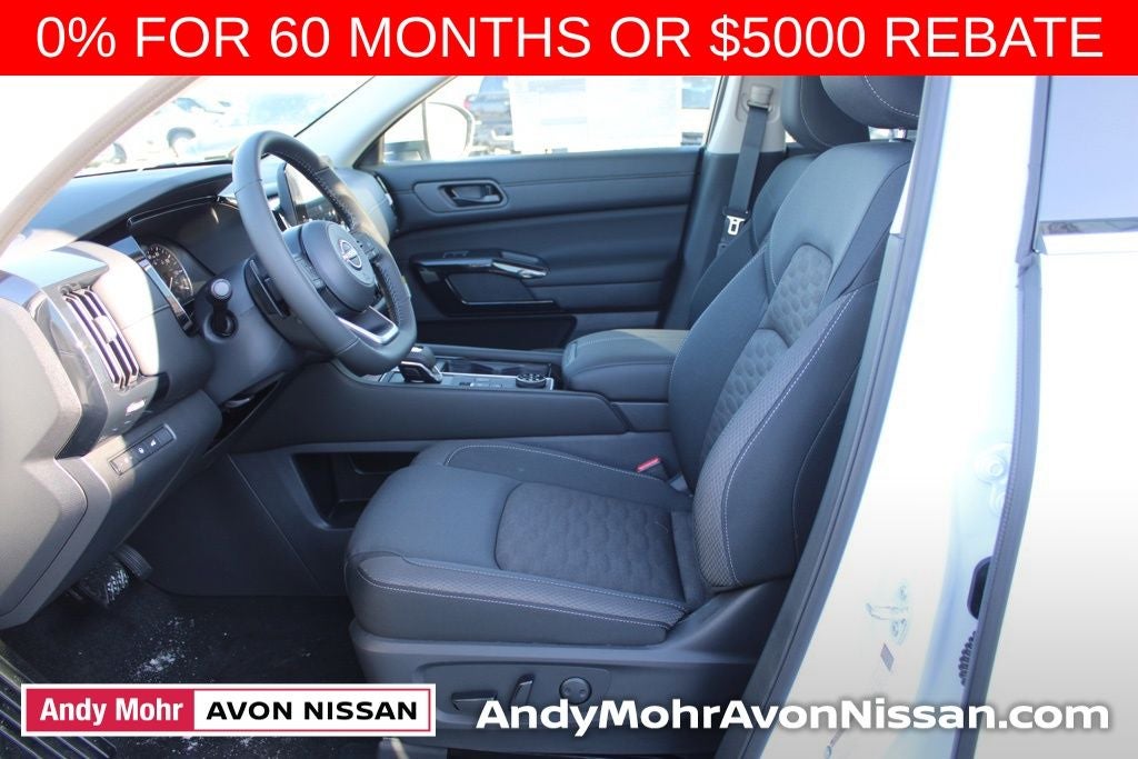 2025 Nissan Pathfinder SV