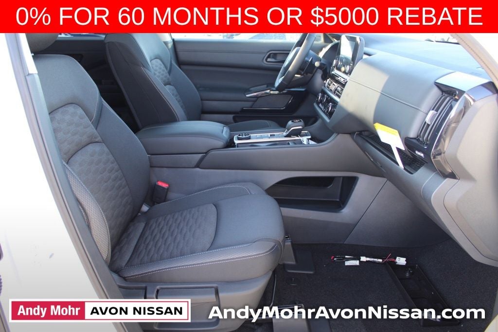 2025 Nissan Pathfinder SV