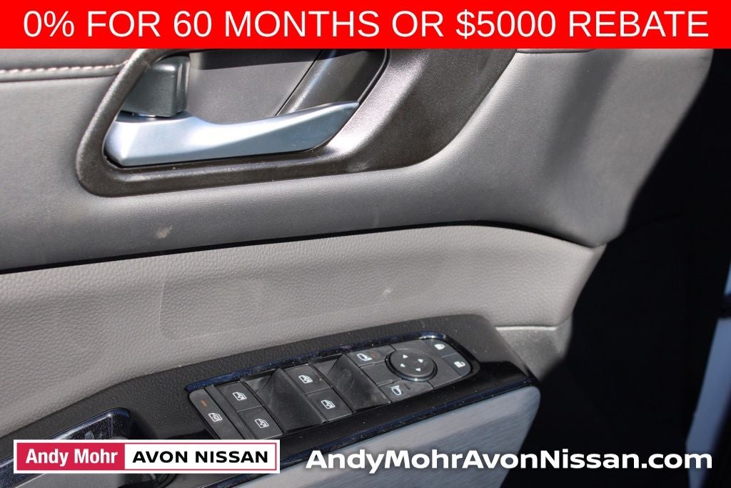 2025 Nissan Pathfinder SL