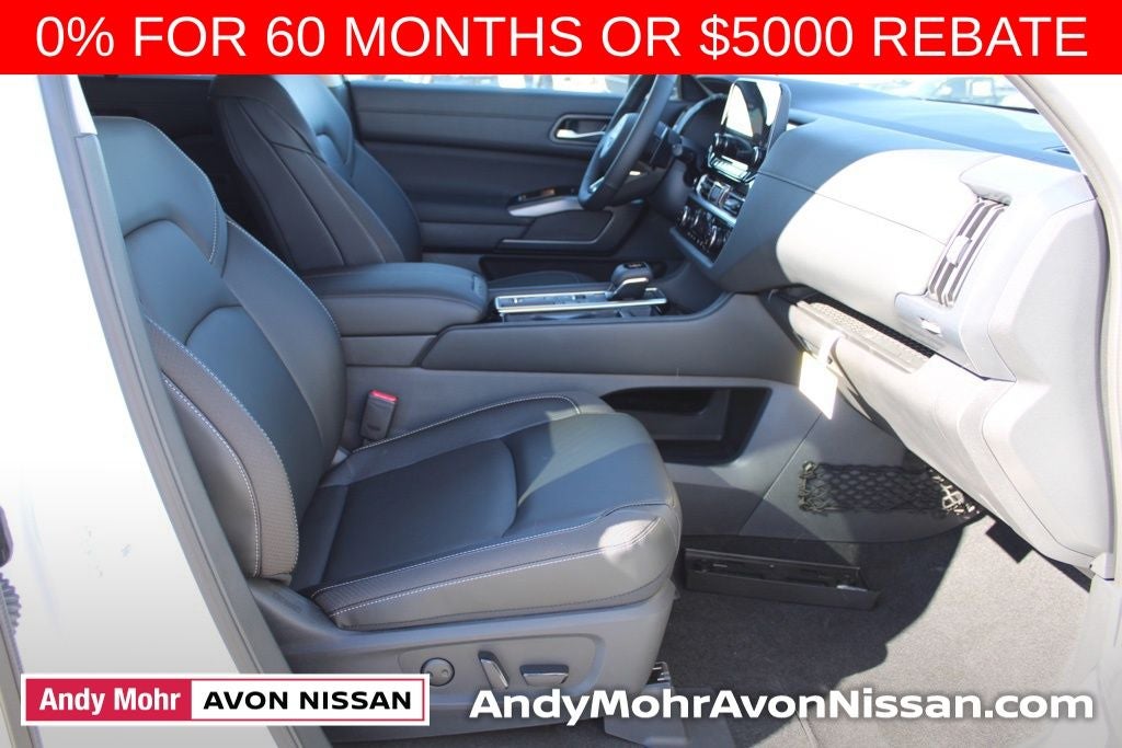 2025 Nissan Pathfinder SL