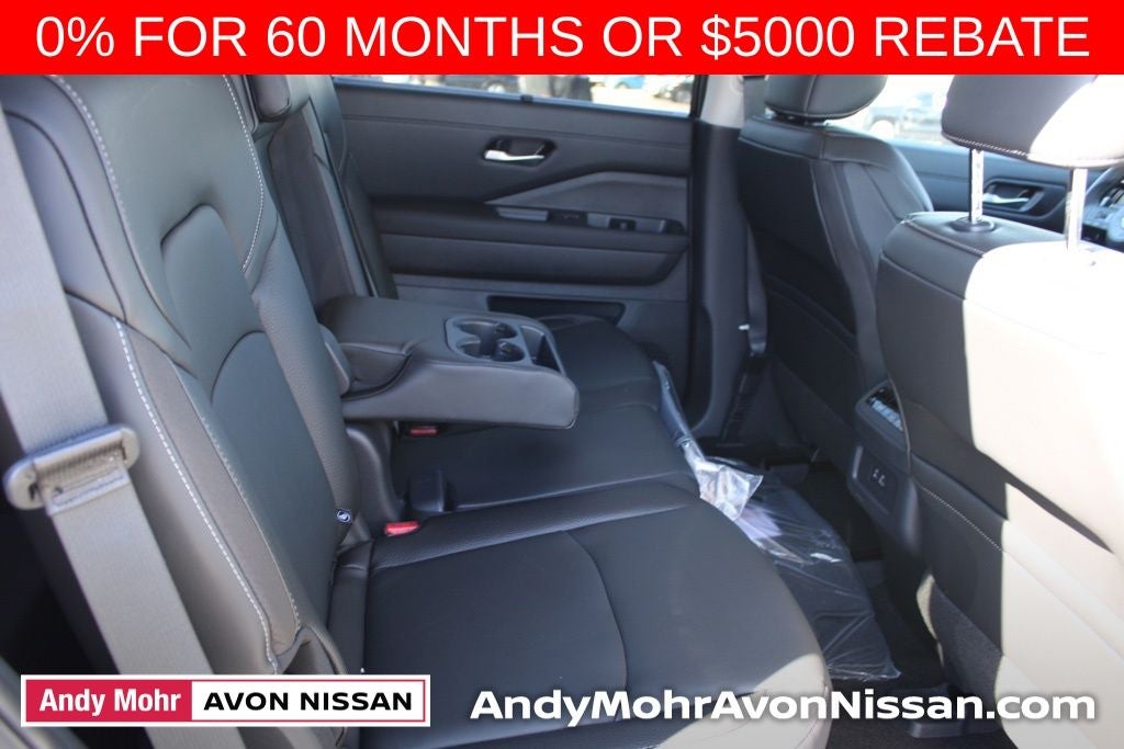 2025 Nissan Pathfinder SL