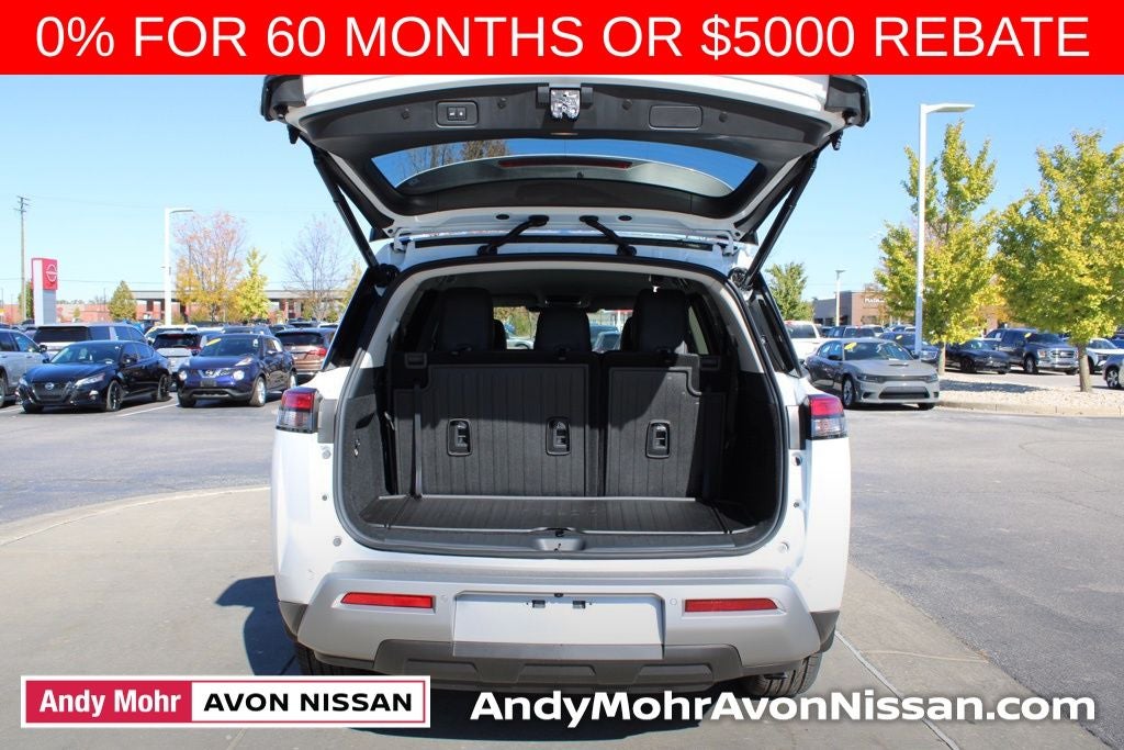 2025 Nissan Pathfinder SL