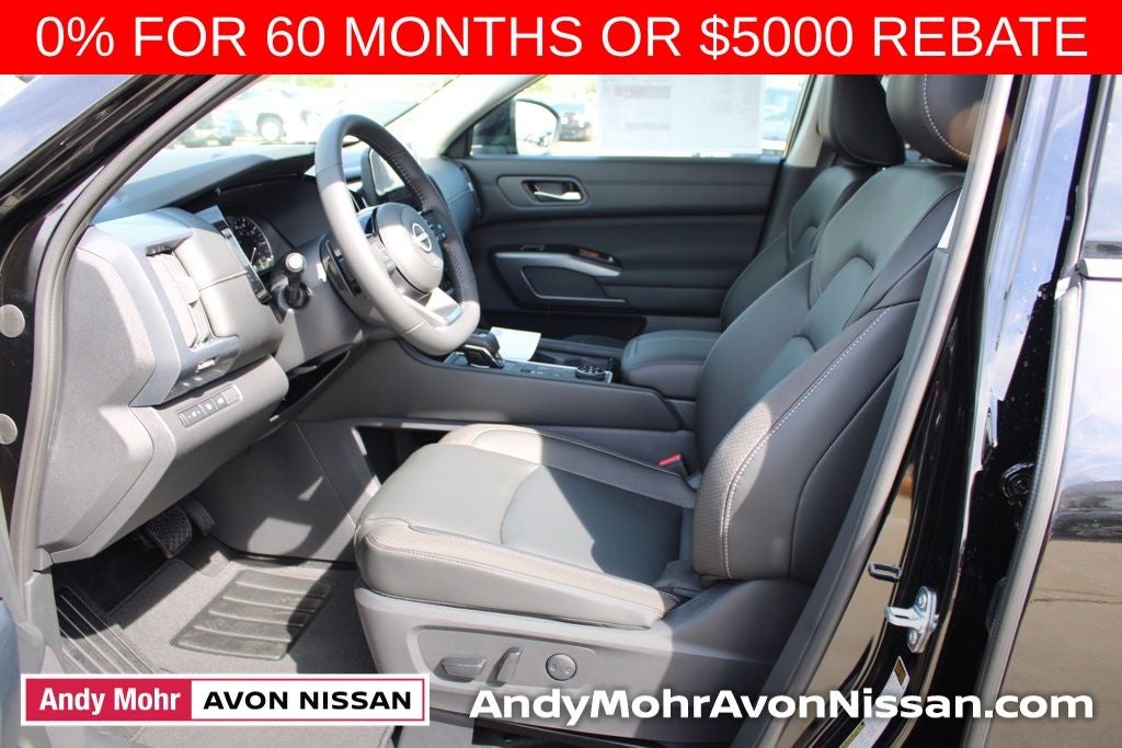 2025 Nissan Pathfinder SL