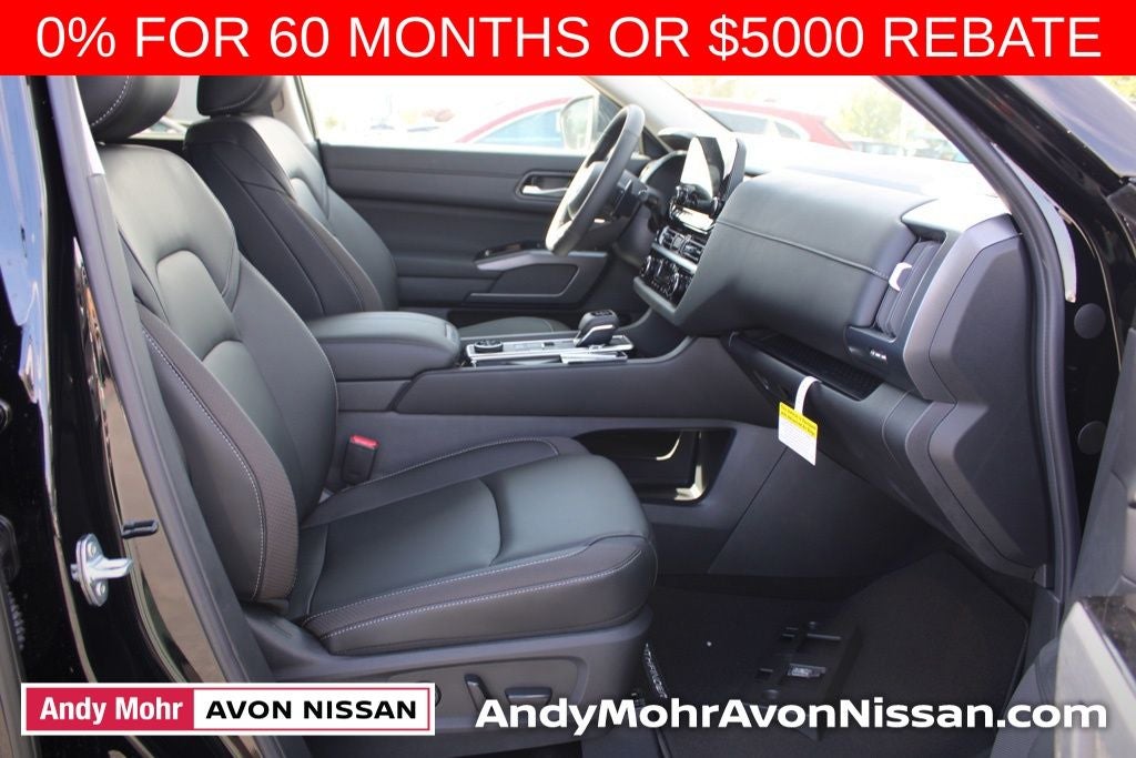 2025 Nissan Pathfinder SL