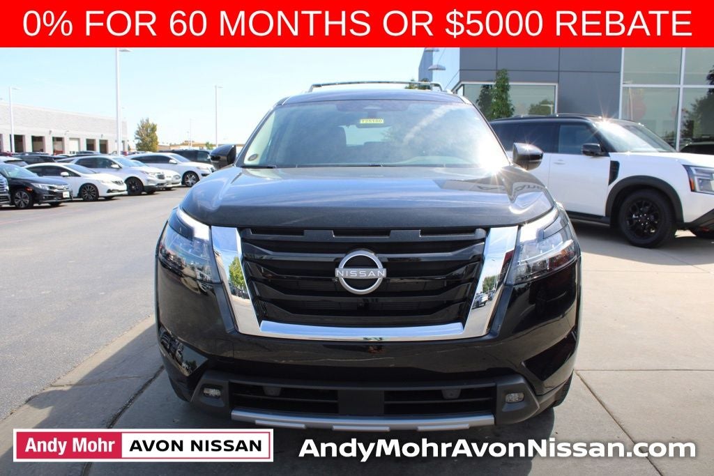 2025 Nissan Pathfinder SL