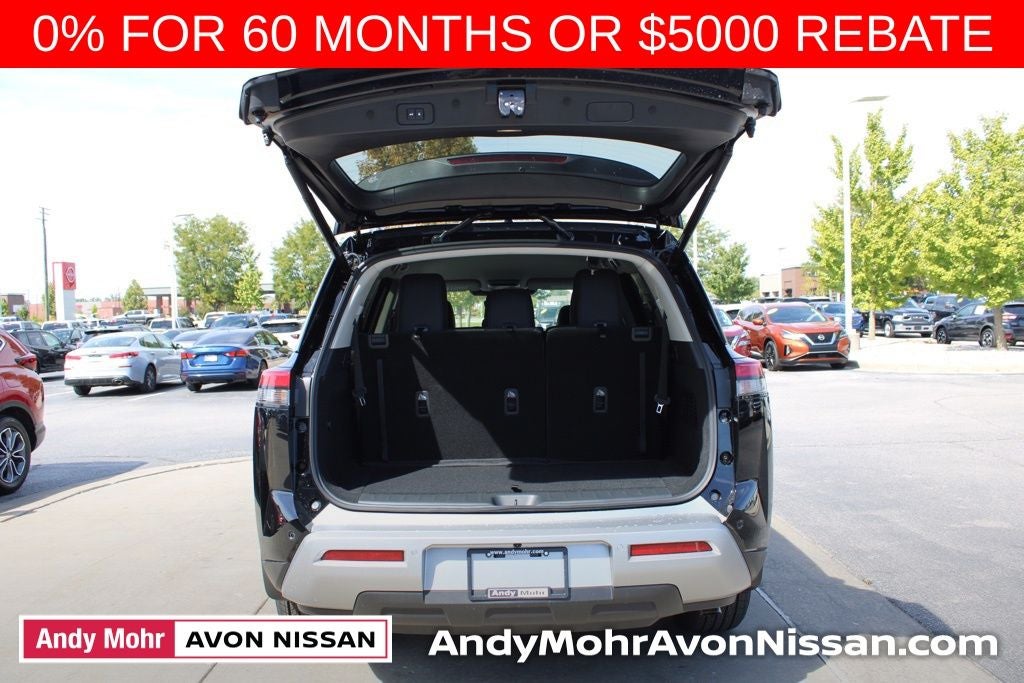 2025 Nissan Pathfinder SL