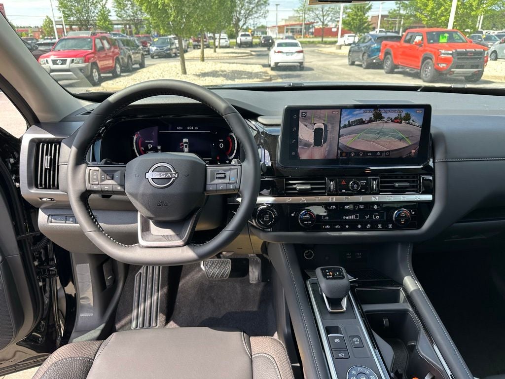 2026 Nissan Pathfinder SL