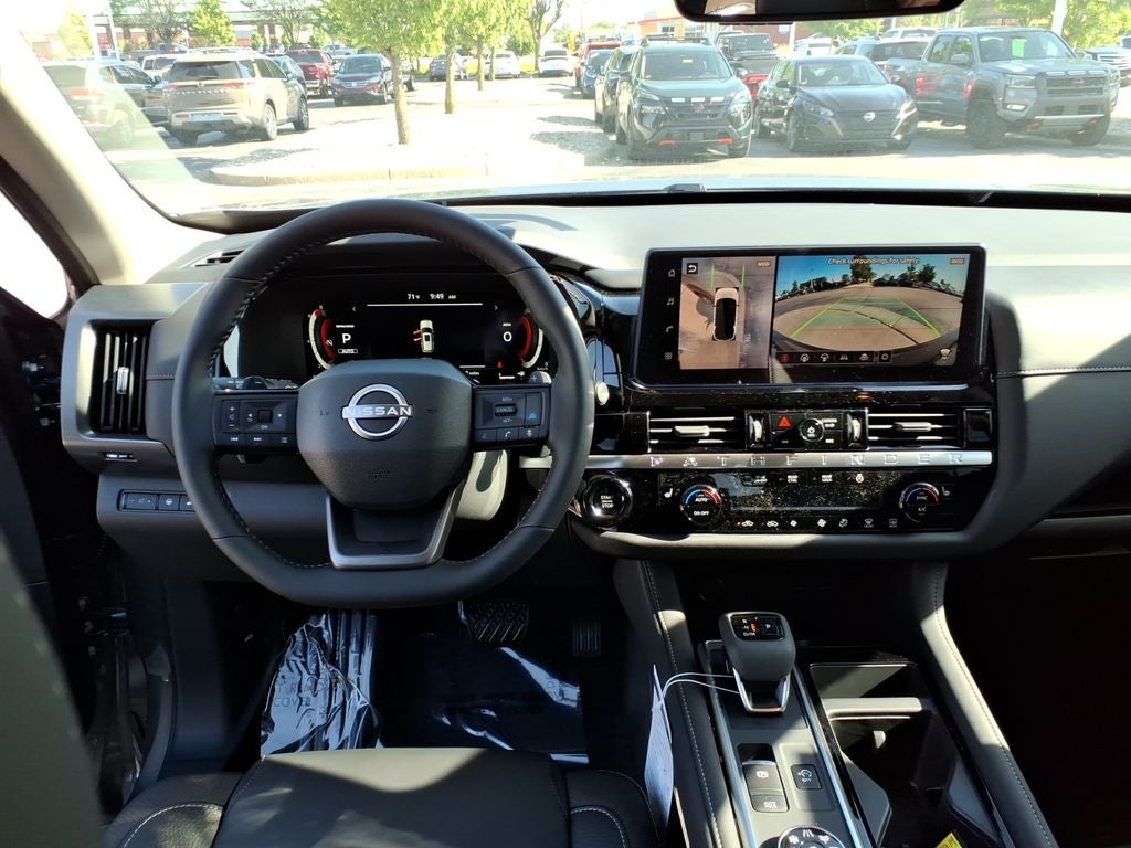 2026 Nissan Pathfinder SL