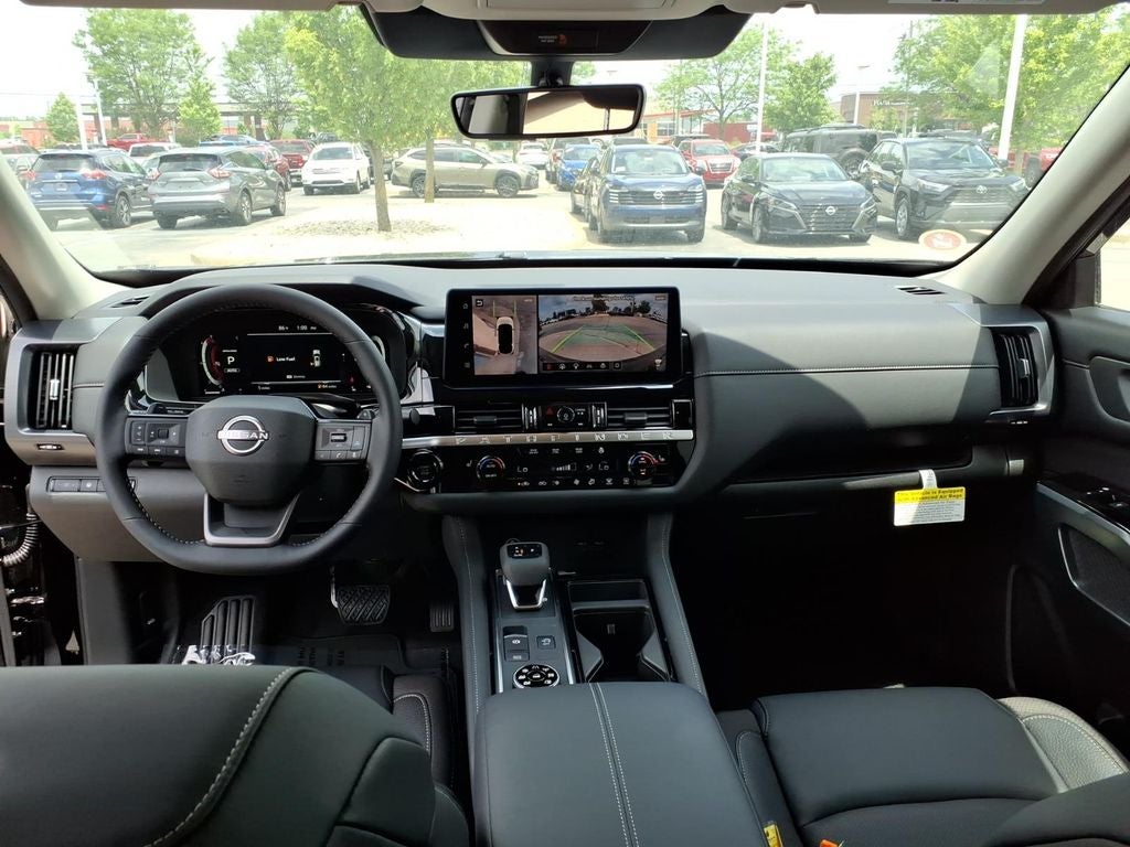 2026 Nissan Pathfinder SL