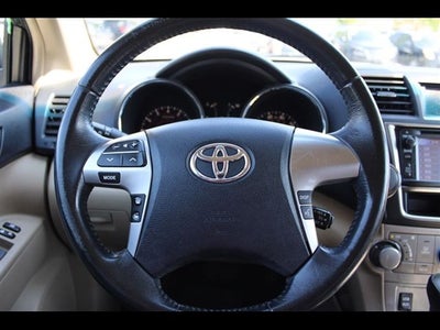 2013 Toyota Highlander SE