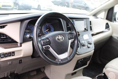 2017 Toyota Sienna XLE Premium 7 Passenger