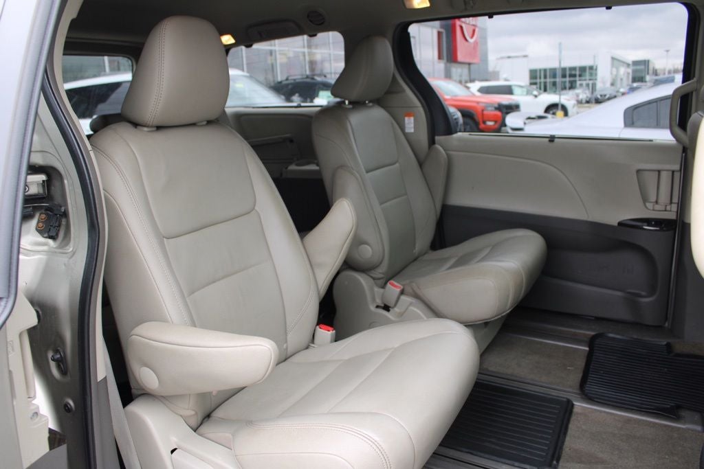 2017 Toyota Sienna XLE Premium 7 Passenger