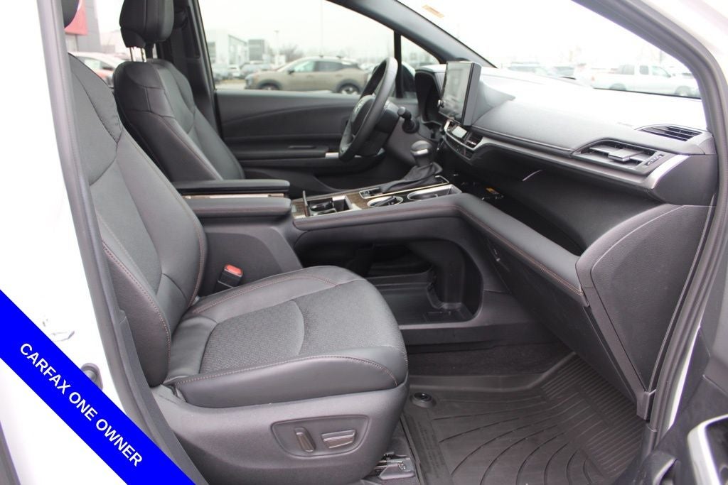 2025 Toyota Sienna Platinum 7 Passenger