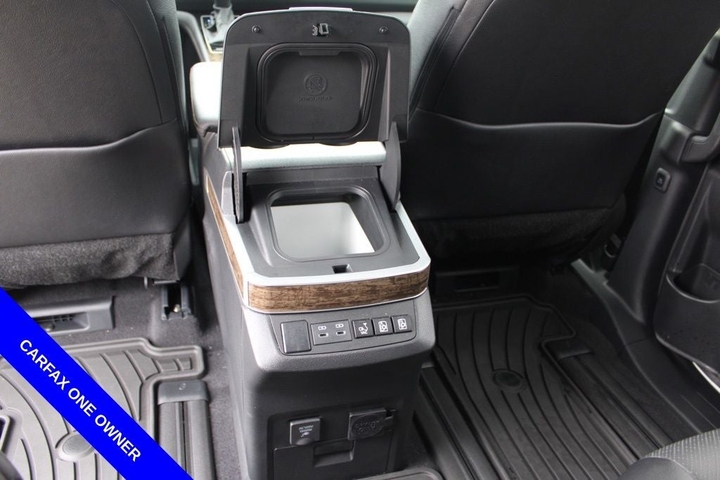 2025 Toyota Sienna Platinum 7 Passenger