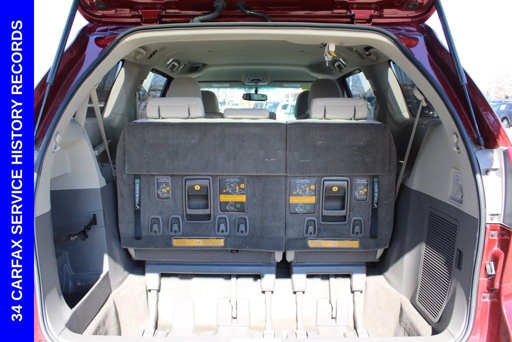 2013 Toyota Sienna LE 8 Passenger