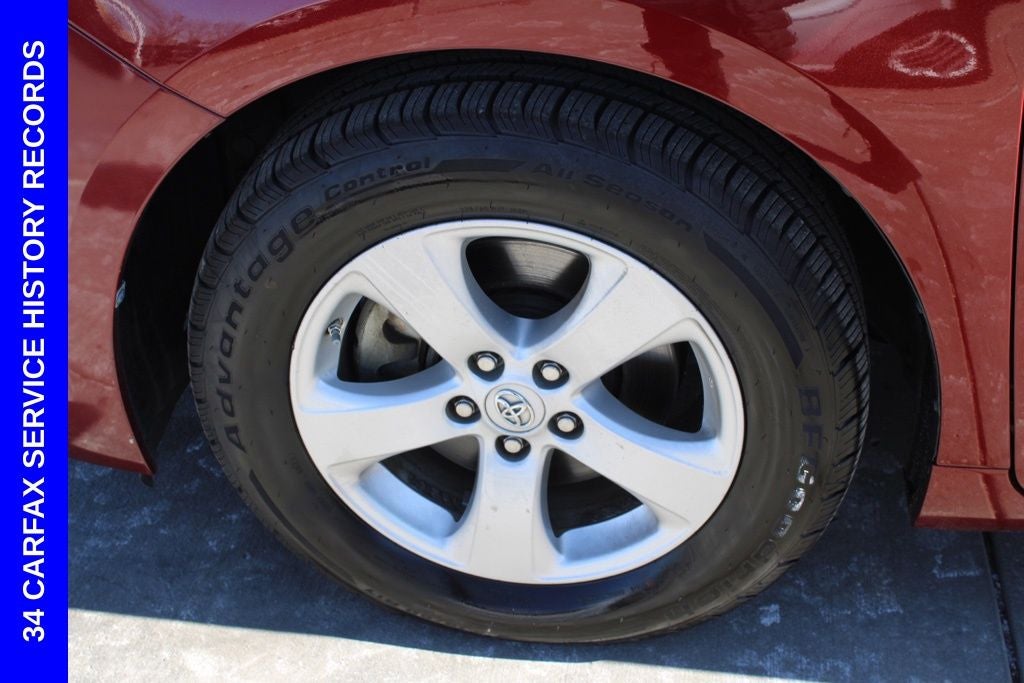 2013 Toyota Sienna LE 8 Passenger