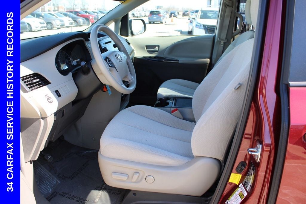 2013 Toyota Sienna LE 8 Passenger