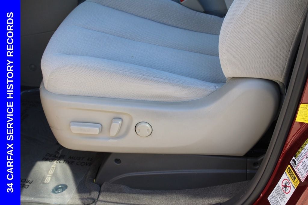 2013 Toyota Sienna LE 8 Passenger