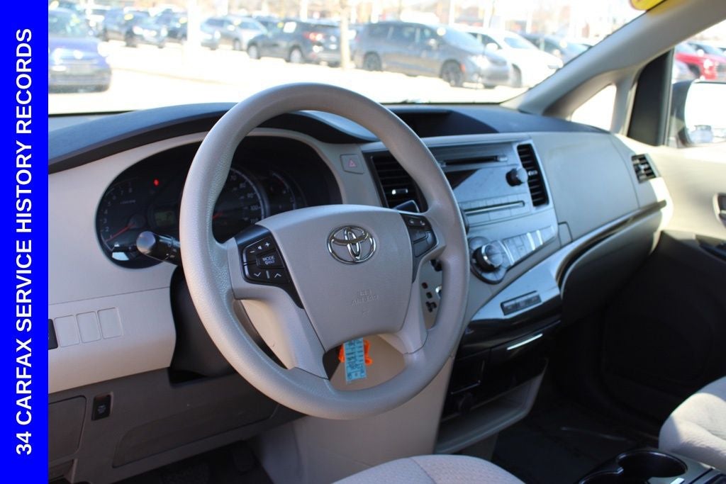 2013 Toyota Sienna LE 8 Passenger