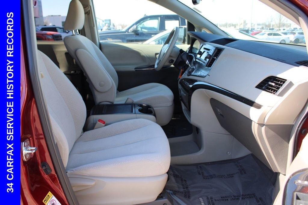 2013 Toyota Sienna LE 8 Passenger