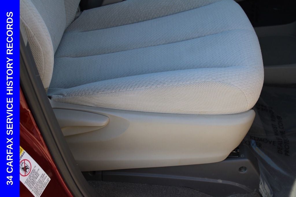 2013 Toyota Sienna LE 8 Passenger