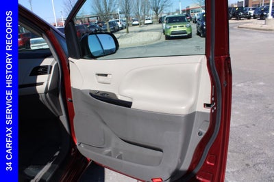 2013 Toyota Sienna LE 8 Passenger