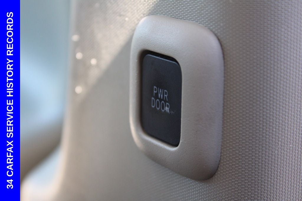 2013 Toyota Sienna LE 8 Passenger