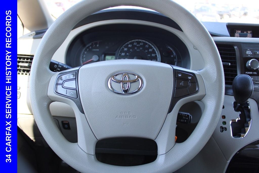 2013 Toyota Sienna LE 8 Passenger