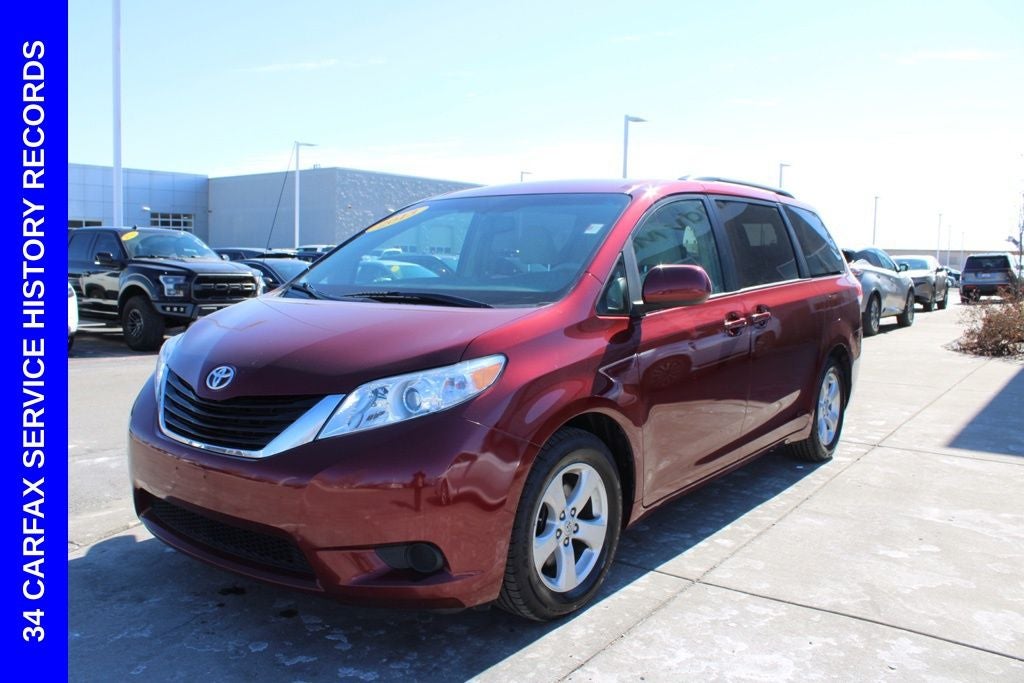 2013 Toyota Sienna LE 8 Passenger