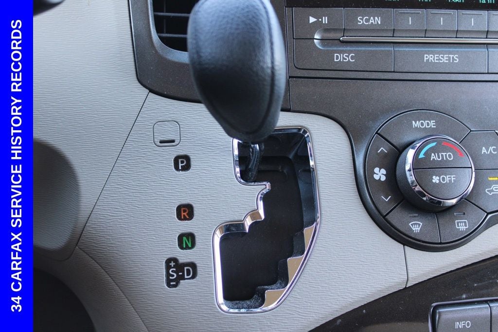 2013 Toyota Sienna LE 8 Passenger