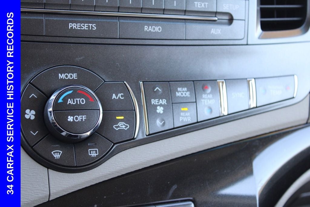 2013 Toyota Sienna LE 8 Passenger