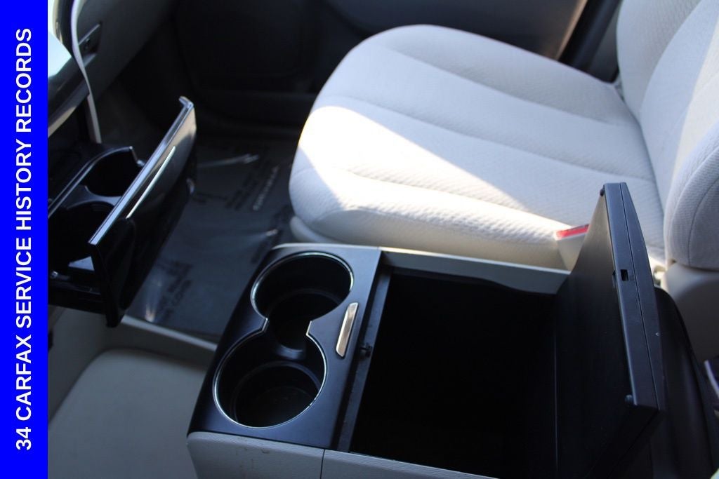 2013 Toyota Sienna LE 8 Passenger